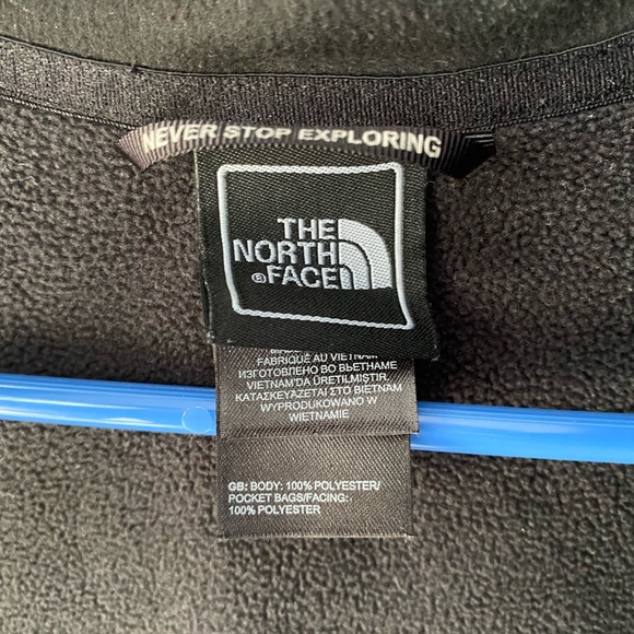 The NorthFace fleece jacket. - Picture 4 of 6